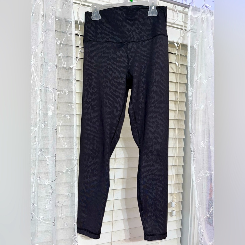 Athletic black leggings size: Medium